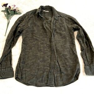 UNIQLO Soft Military Camouflage Print Button Down Shift